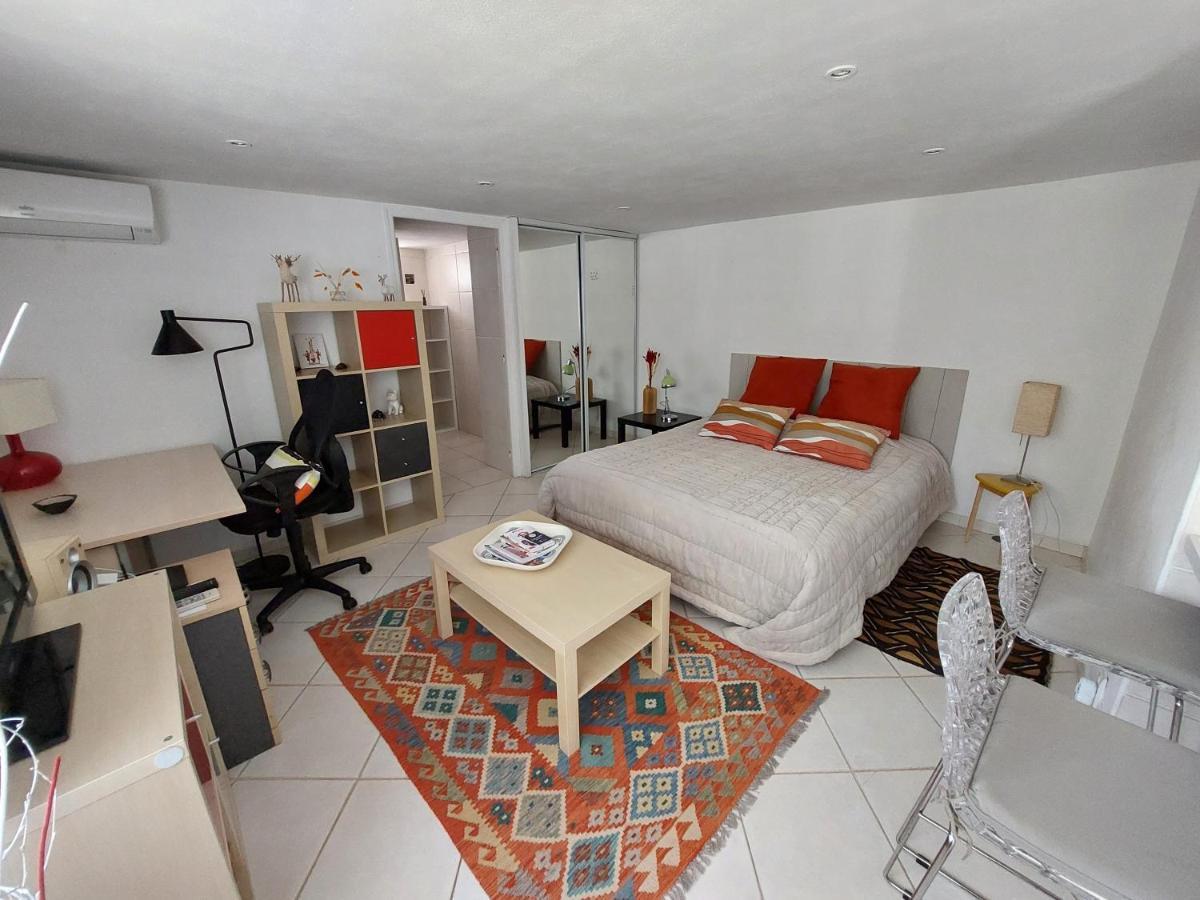 studio rue ménard près de la tour magne Nimes Exterior foto