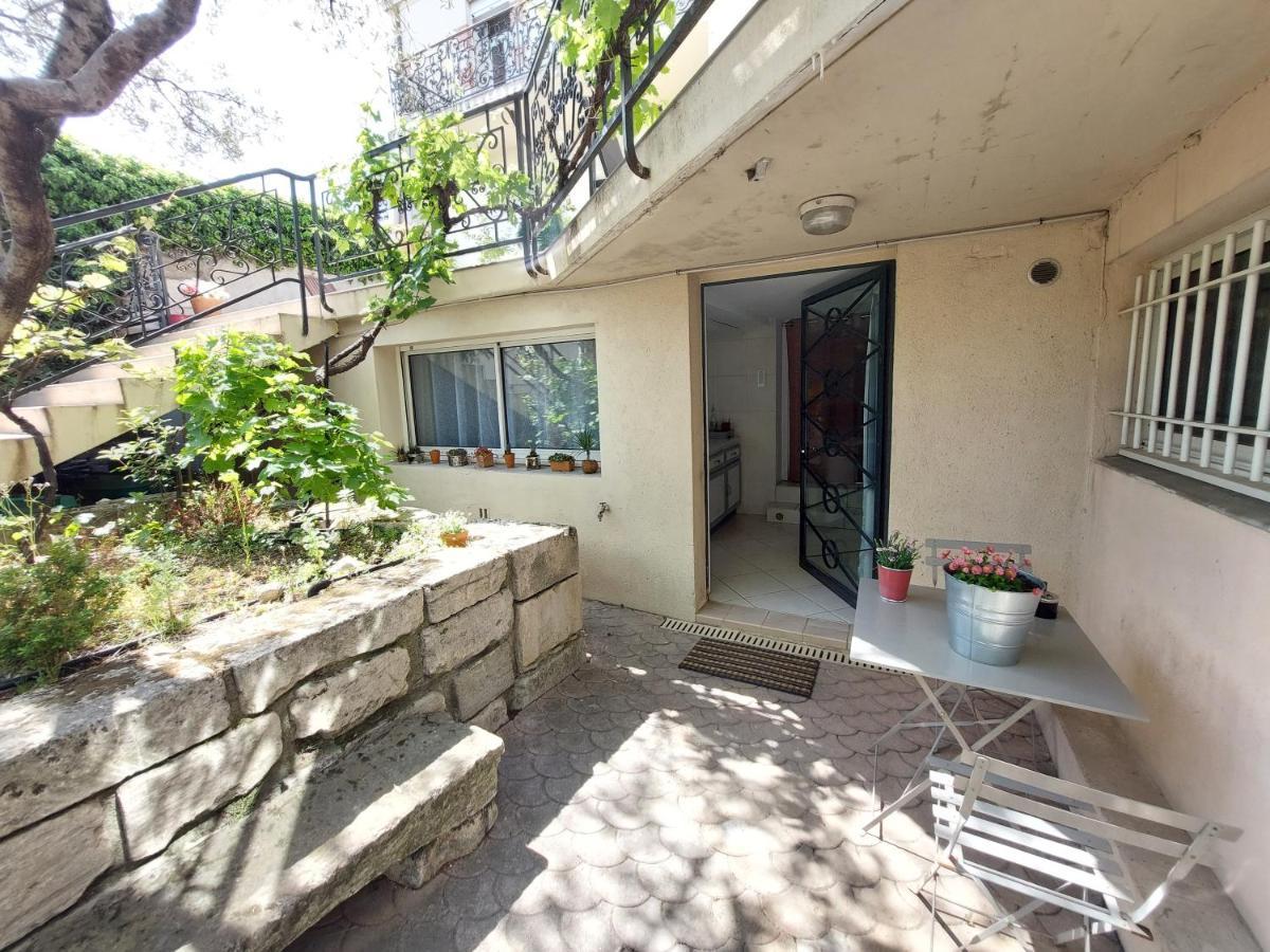 studio rue ménard près de la tour magne Nimes Exterior foto