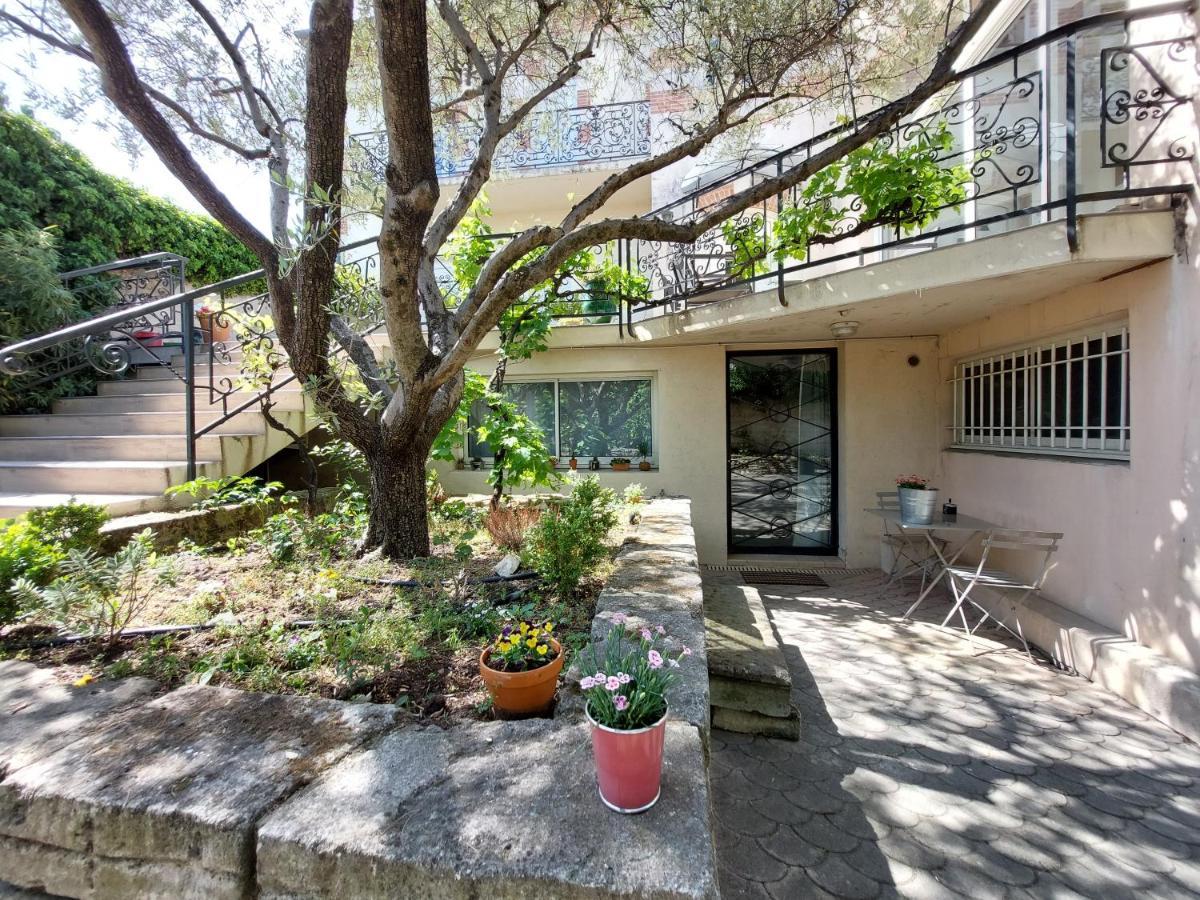 studio rue ménard près de la tour magne Nimes Exterior foto