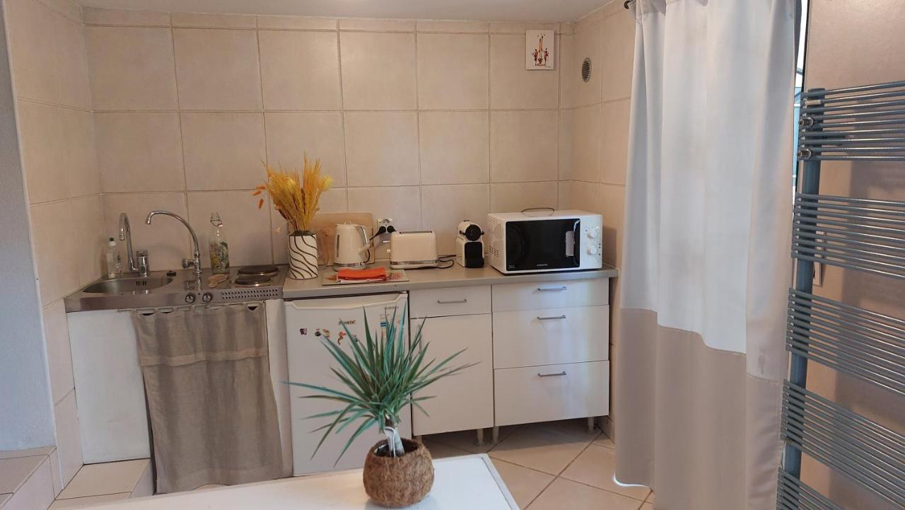 studio rue ménard près de la tour magne Nimes Exterior foto