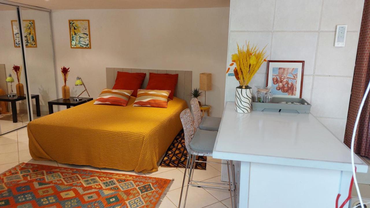 studio rue ménard près de la tour magne Nimes Exterior foto