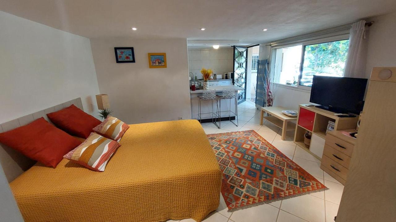 studio rue ménard près de la tour magne Nimes Exterior foto